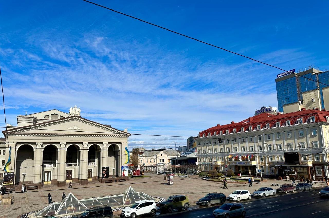 Lux Apartments In The City Center With A Coffee Machine, View Of A Theater, Near Zlata Plaza Rivne Buitenkant foto